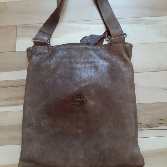 Roots large crossbody bag. - Picture 2 of 6